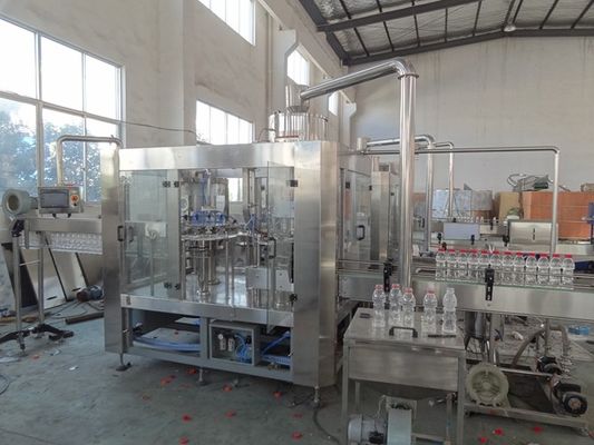 Trung Quốc Máy làm đầy chất lỏng Monoblock hoàn toàn tự động Thiết bị ép trái cây đóng chai 4000BPH nhà cung cấp